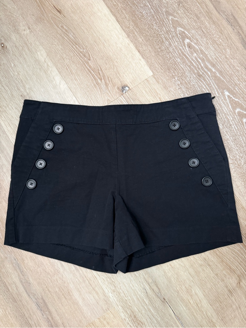 Loft Black Women's Button-Accent Shorts Size 8